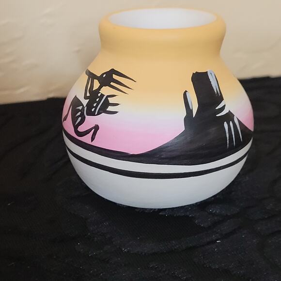 Mini Ceramic Pot. Signed Elsiel Dine ; Southwestern Pottery; Folk Art; 2" - Picture 2 of 6